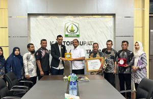 Penghargaan Keterbukaan Informasi Publik 2025 Aceh Tamiang Terima Penghargaan