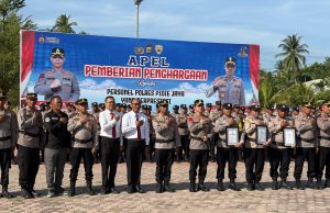 Tiga Bhayangkara Berprestasi Di Pidie Jaya Dapat Penghargaan .