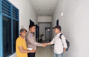 Satlantas Polres Aceh Tamiang Berikan Bantuan Berupa Pembelian Tiket Angkutan Umum Untuk M. Yusuf Agar Bisa Melanjutkan Perjalanan Ke Lhoksukon, Aceh Utara.