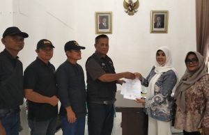 DPC Asosiasi Wartawan Internasional Serahkan Dokumen Pada Kesbangpol Aceh Tamiang.
