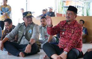 Bupati Dampingi Dirjen Adwil Kemendagri Tinjau Instalasi Air Bersih dan Serahkan Bantuan bagi Warga Terdampak Bencana