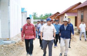 Wamen PKP Tinjau Hunian Tetap di Kampung Simpang Kanan Di Dampingi oleh Bupati.