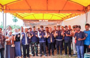 Pelatihan Pembuatan Genteng Lumpur Sisa Banjir Yang Di Gelar Oleh BNPB