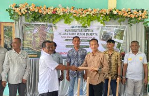 Wabup Ismail S.E.I Hadiri Penyerahan Bantuan Stimulan bagi Petani Kelapa Sawit Berkelanjutan