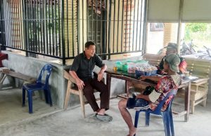 Babinsa Koramil 09/Banda Mulia Gelar Komsos Bersama Warga