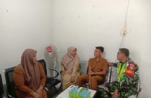 Melalui Komsos Babinsa Koramil 08/Rantau Serma Wakidi Berharap Mempererat Sinergi Antara TNI Dan Pemerintah Desa .