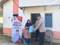 Jumat Berkah, Kapolres Aceh Tamiang Bagi Sembako.