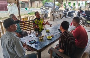 Jaga Ketertiban Dan Kebersihan Lingkungan Babinsa Ajak Warganya Melalui Komsos