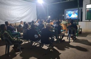 Koramil 02/Karang Baru Gelar Nobar Piala Dunia Bersama Warga