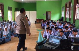 Polsek Tenggulun Lakukan Sosialisasi Bahaya Penyalahgunaan Narkoba Dan Napza Pada Siswa