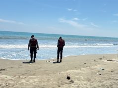 Perintis Presisi Polres Pidie Jaya Hadir Berpatroli Di Tengah Masyarakat Yang Sedang Menikmati Liburan Akhir Pekan Di Kawasan Wisata Pantai
