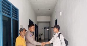 Satlantas Polres Aceh Tamiang Berikan Bantuan Berupa Pembelian Tiket Angkutan Umum Untuk M. Yusuf Agar Bisa Melanjutkan Perjalanan Ke Lhoksukon, Aceh Utara.