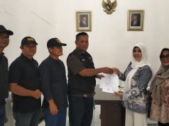 DPC Asosiasi Wartawan Internasional Serahkan Dokumen Pada Kesbangpol Aceh Tamiang.